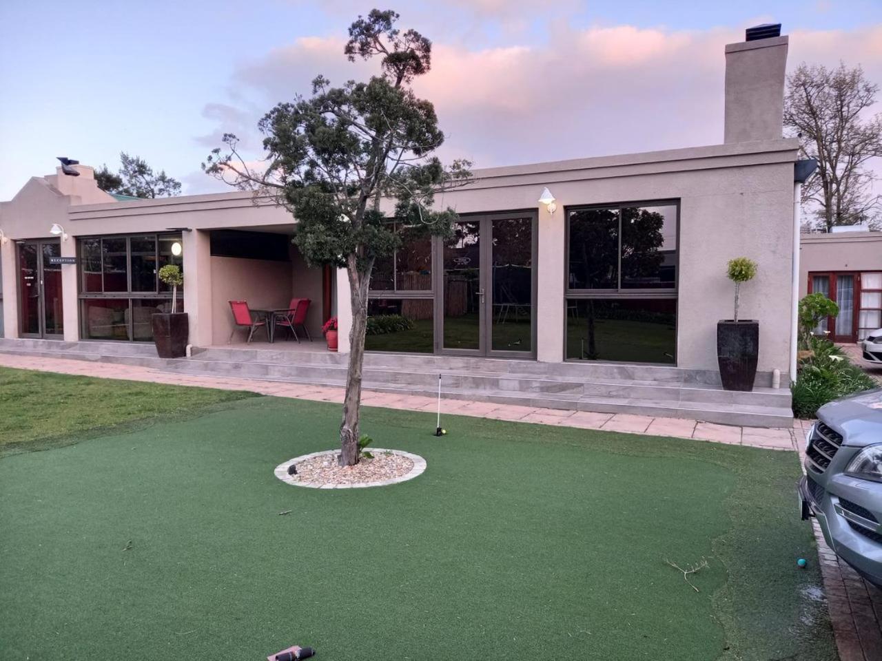 Dilisca Guesthouse 杜班维尔 外观 照片