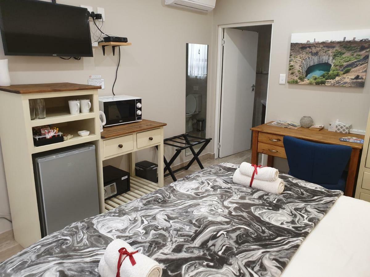 Dilisca Guesthouse 杜班维尔 外观 照片