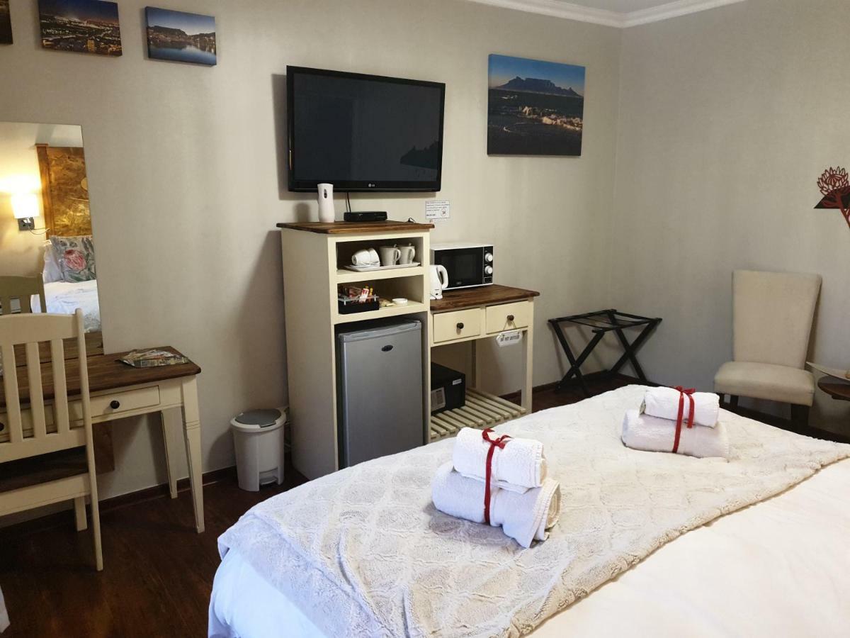 Dilisca Guesthouse 杜班维尔 外观 照片