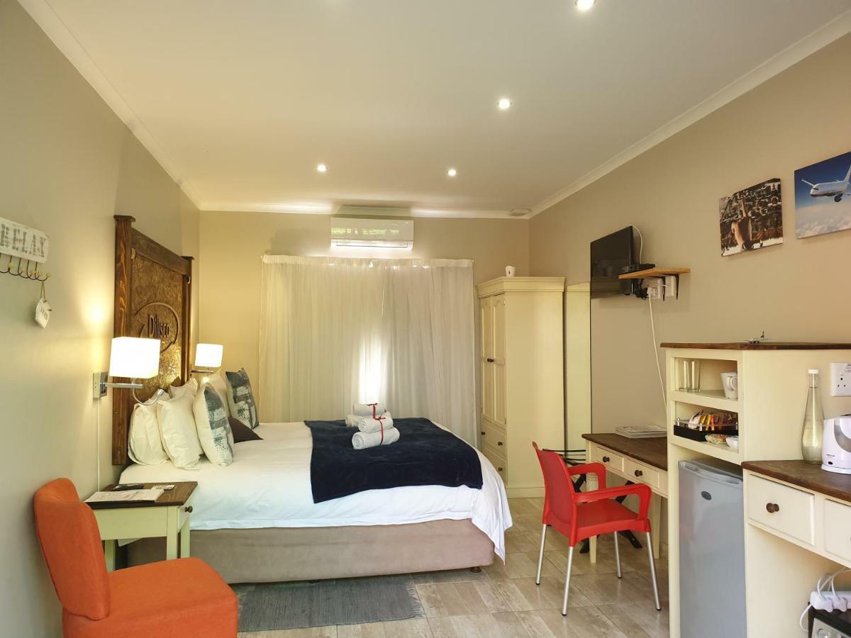 Dilisca Guesthouse 杜班维尔 外观 照片